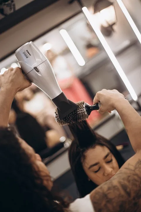 Participante em uma experiência de beleza do Club Petrazza